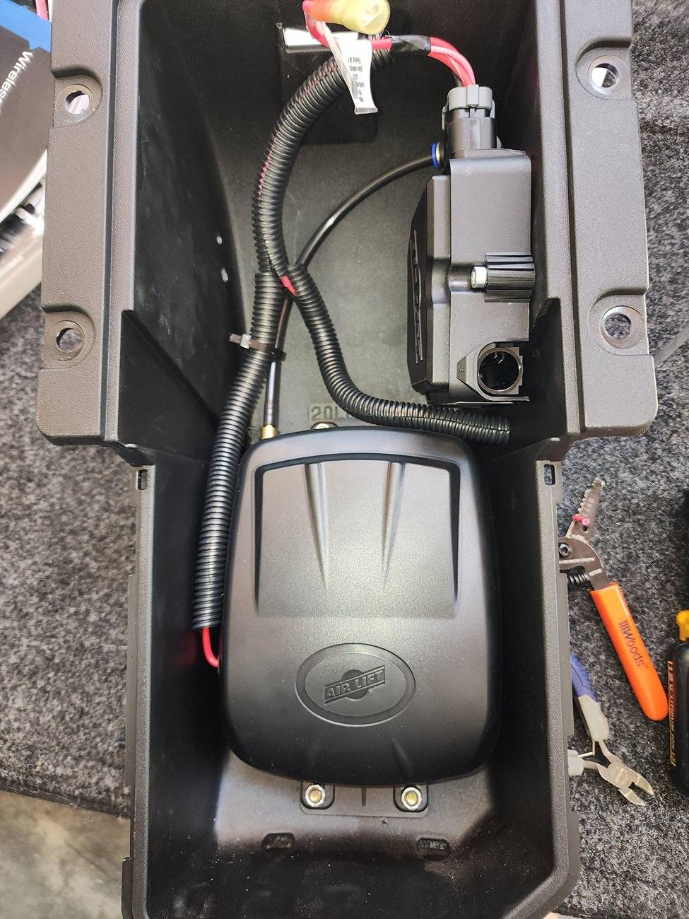 Ford Maverick 2025 AWD hybrid Maverick - air bag suspension and compressor(s) install. AIrlift compressor 1