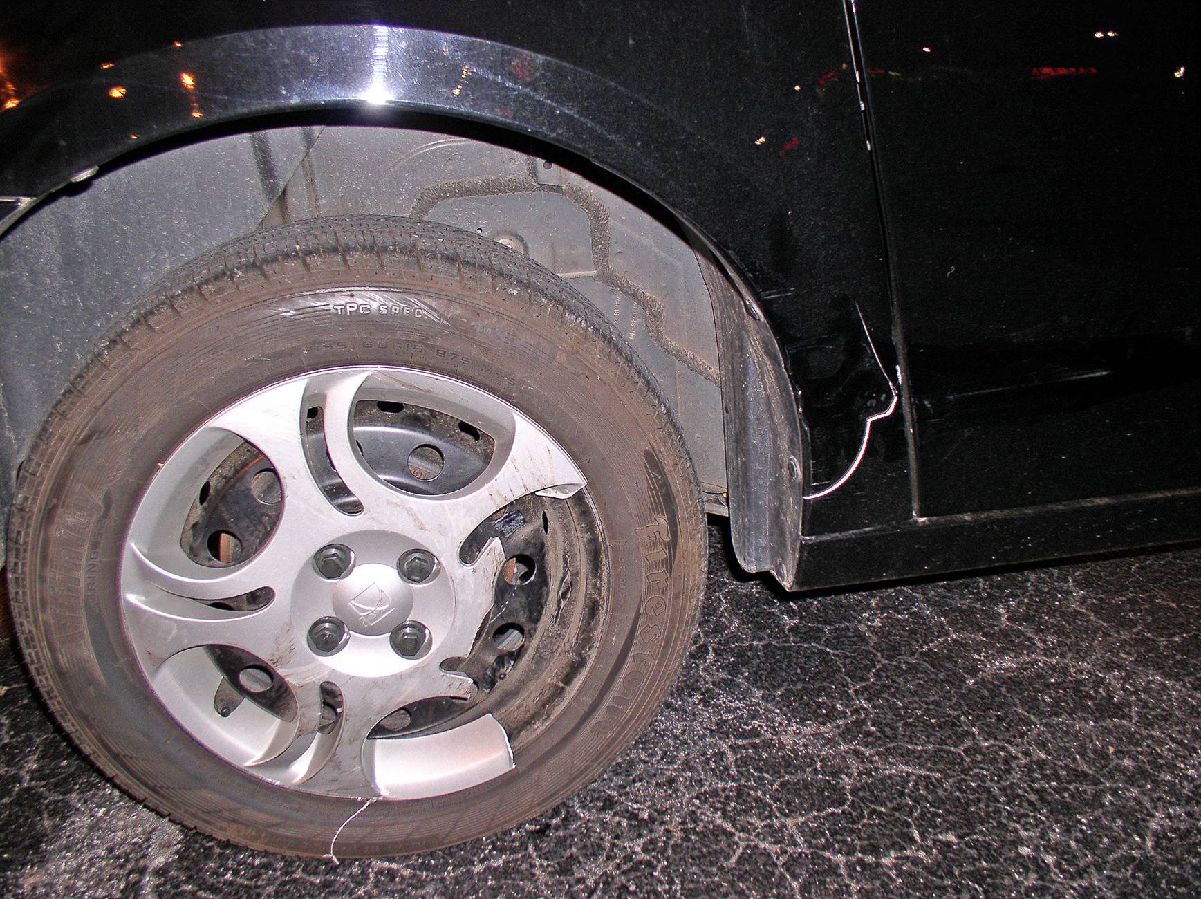 Ford Maverick My theory of Mavericks getting rear ended Rear_Tire