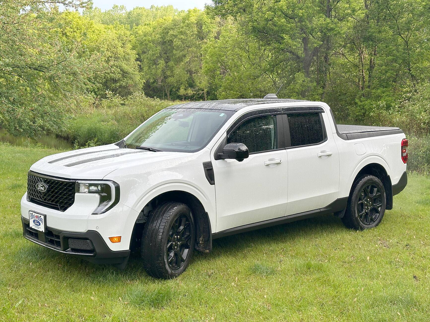 Ford Maverick 2025 White LARIAT w/Black Appearance Mav 1