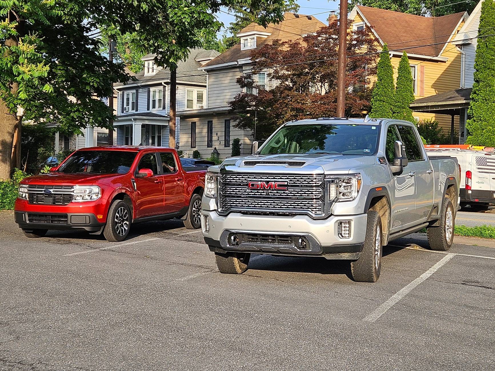 Ford Maverick Post your Maverick next to ridiculously large trucks - photos thread 20250606_190908