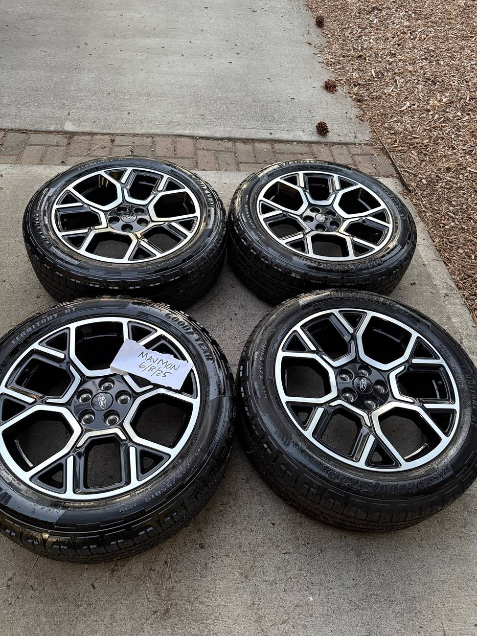 Ford Maverick 2025 Lariat Wheels and Tires IMG_9771