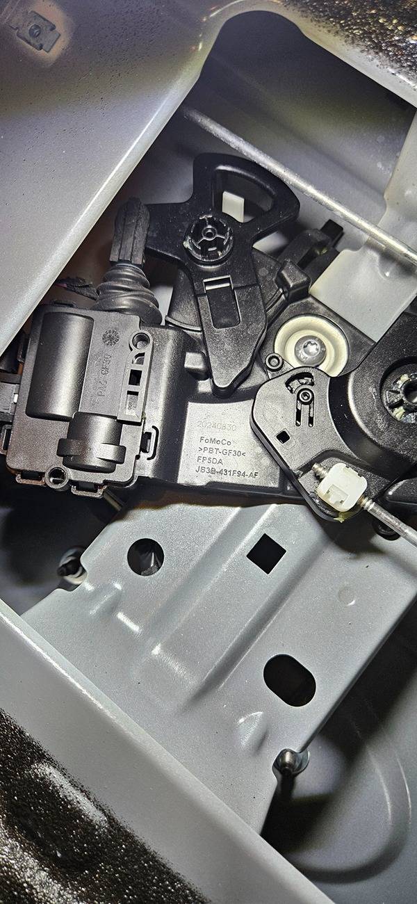 Ford Maverick Maverick 2025 Power Tailgate Lock Latch Actuator & Wire Harness part number. 20250609_185328