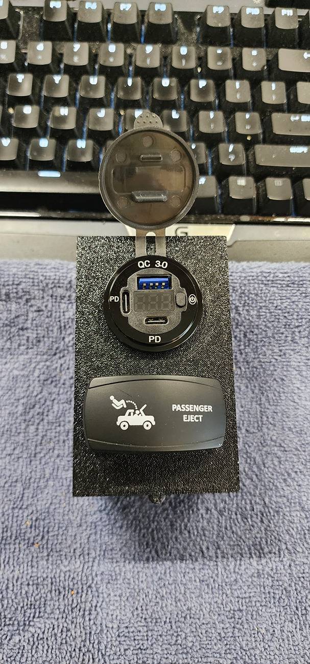 Ford Maverick Installing extra USB charging ports 20250611_151019