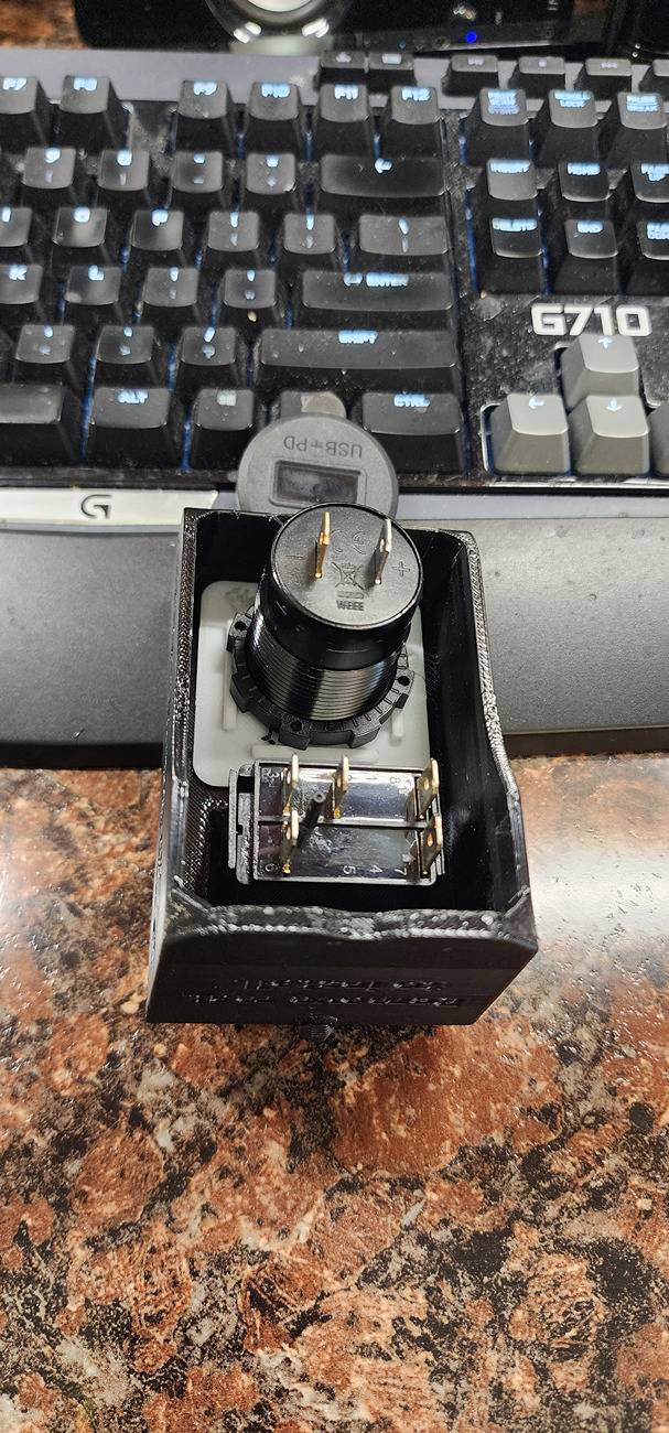 Ford Maverick Installing extra USB charging ports Back20250611_155514