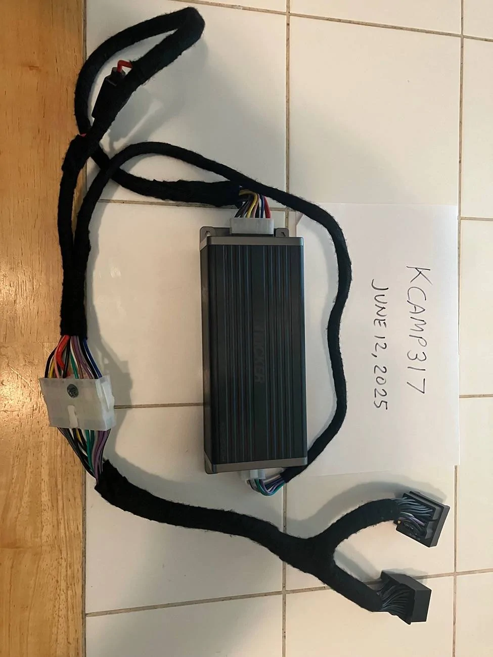Ford Maverick Kicker Key 200.4 amplifier and Maverick specific plug & play harness (Non B&O) IMG_1743