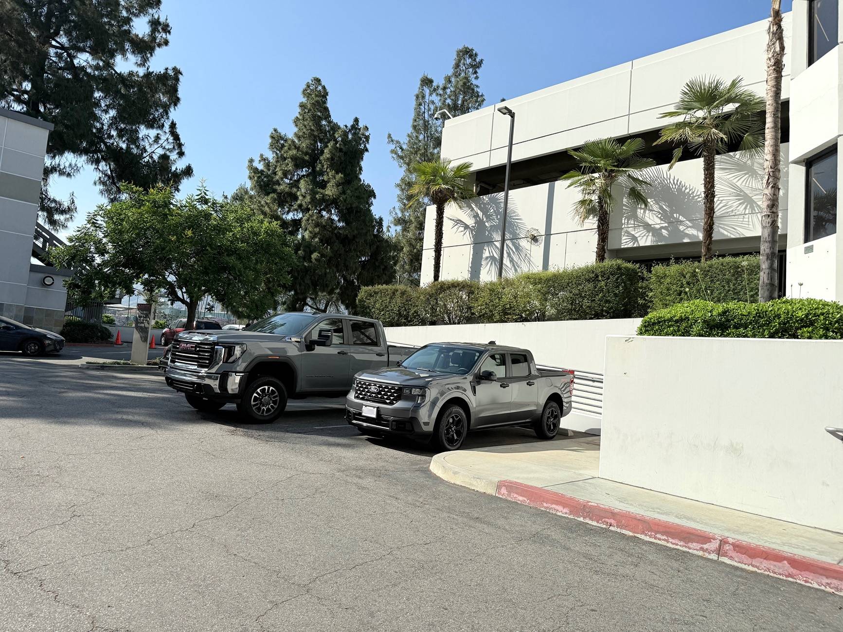 Ford Maverick Post your Maverick next to ridiculously large trucks - photos thread IMG_5629