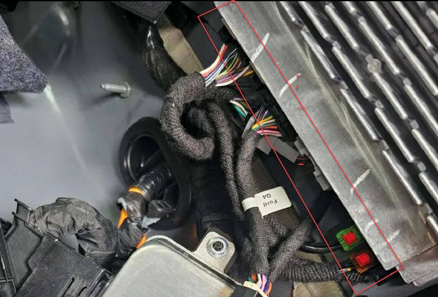 Ford Maverick Aluminum amp looking thing behind rear seat 1749880484870-73