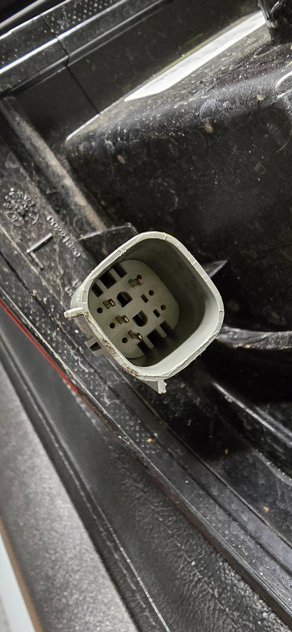 Ford Maverick Question. Aftermarket Smoked LED Taillights for XLT? 20250614_111559