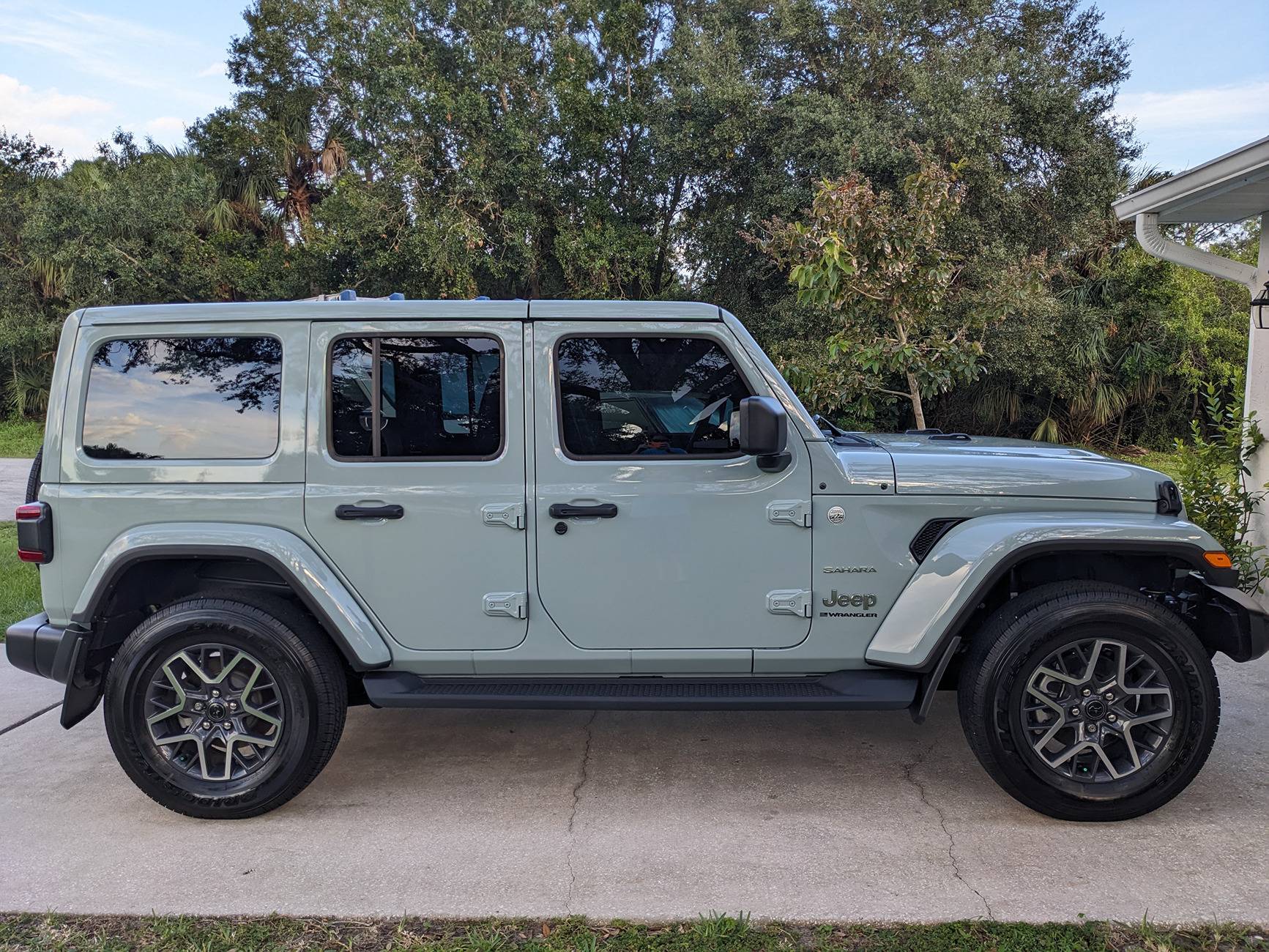 Ford Maverick Deep clean, paint correction, and sealant results on Cactus Grey Freshly Waxed 2024 Jeep Wrangler Sahara (2)