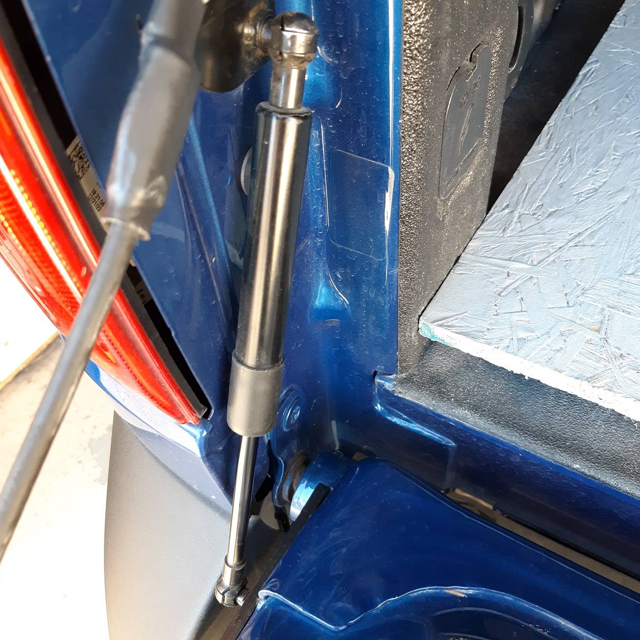 Ford Maverick Glovebox Removal Piece Missing? 20250510_080654