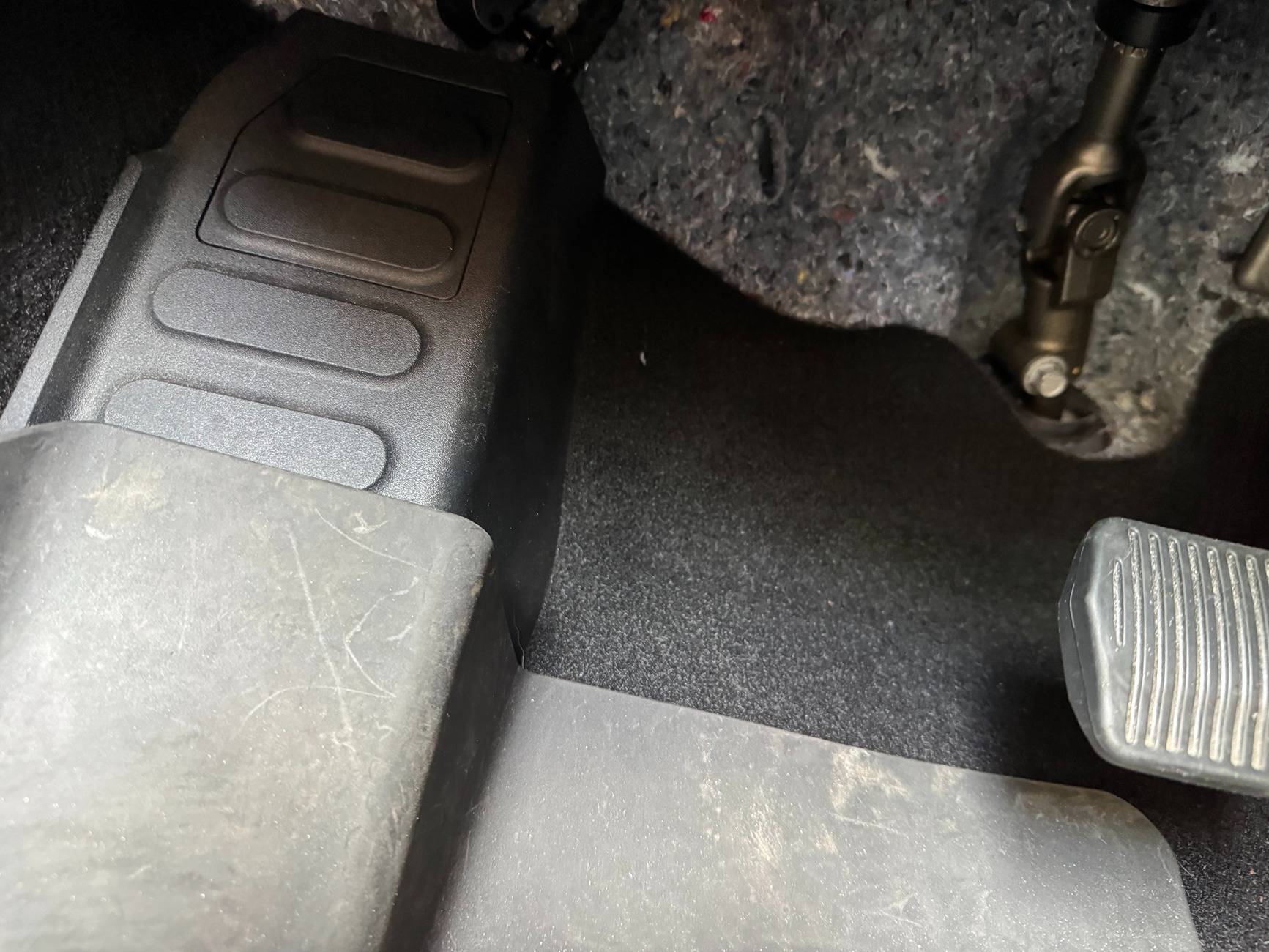 Ford Maverick Is there carpet or a plastic cover missing from under my drivers side dash??? 1750290233487-c