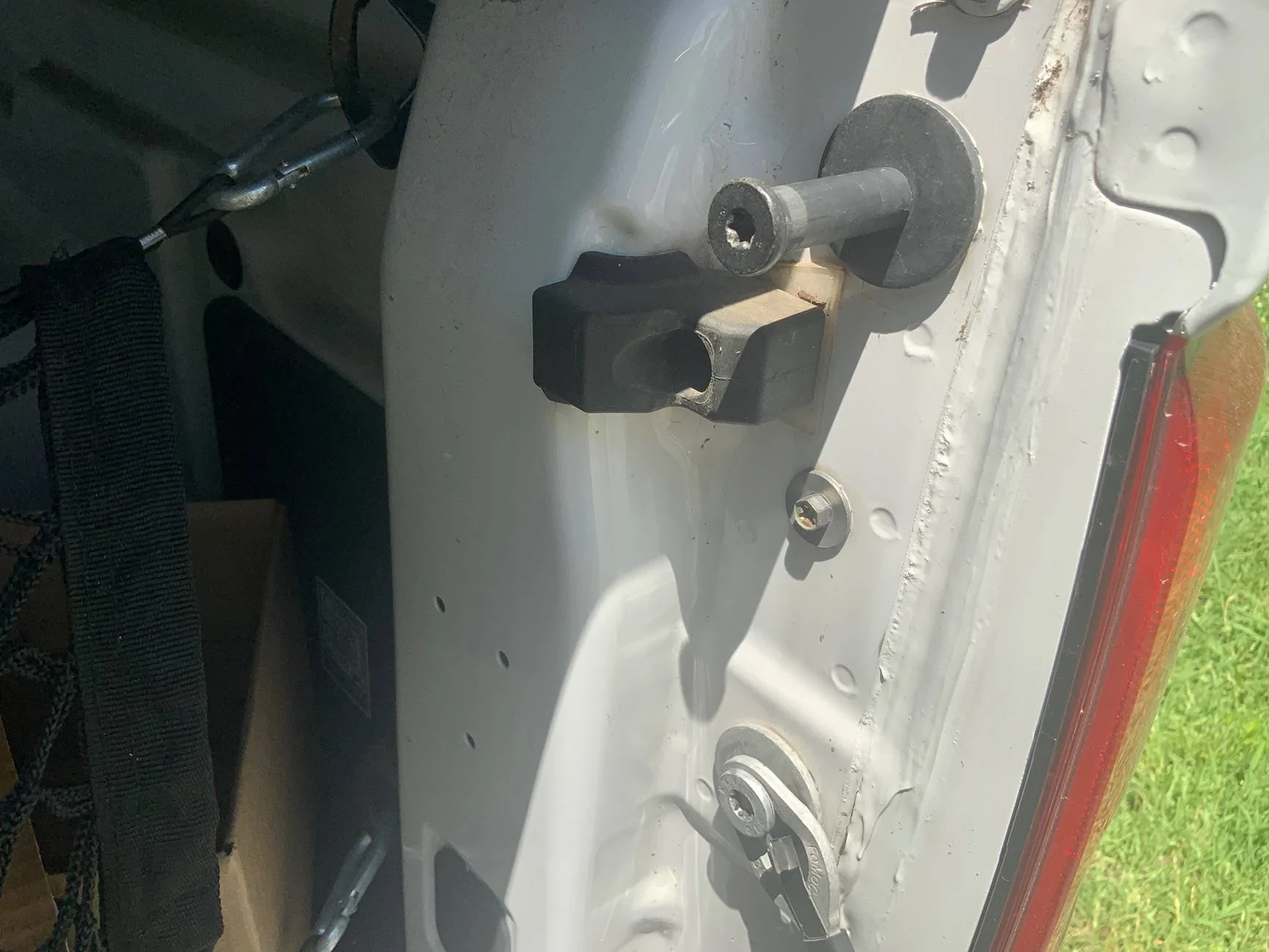Ford Maverick Tailgate bumper fell off imag