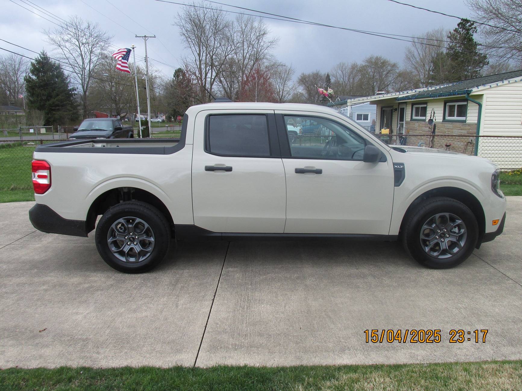 Ford Maverick 1989 Ranger & 2025 Maverick - brothers separated by 36 years IMG_0578.JPG
