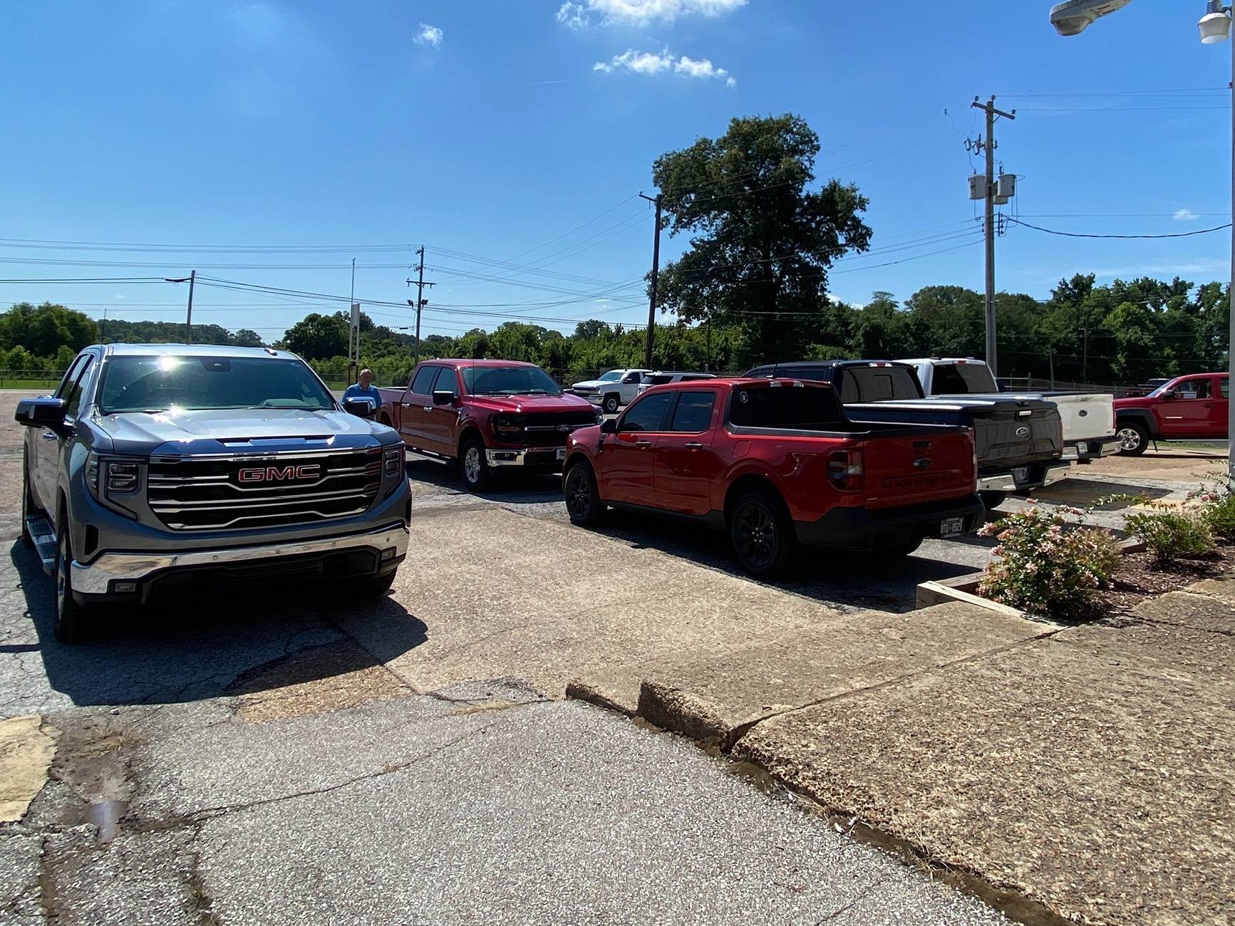 Ford Maverick Post your Maverick next to ridiculously large trucks - photos thread IMG_2808
