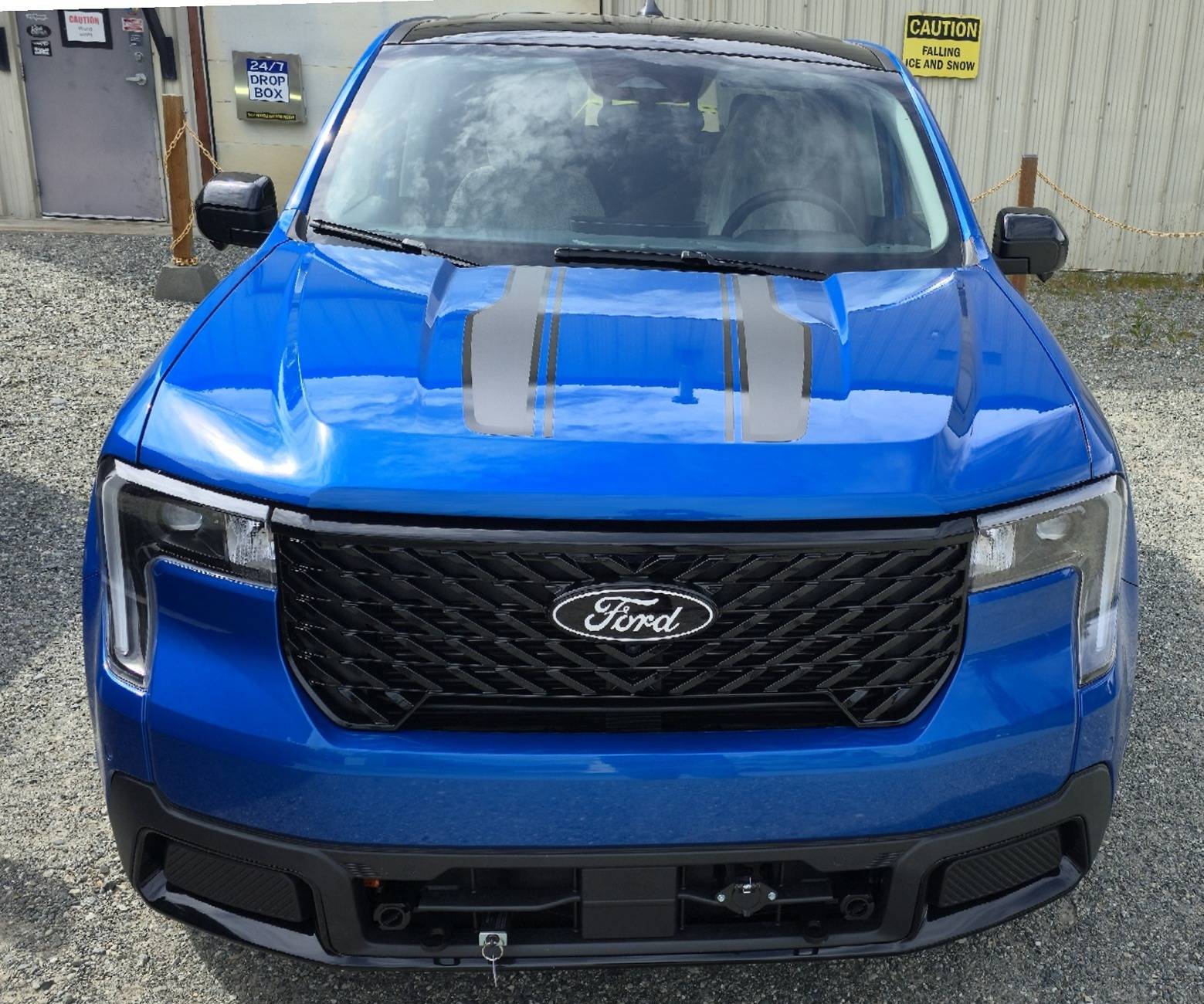 Ford Maverick Pic request: 2025 Maverick WITH hood bug deflector installed Maverick w Blue Ox a 20250627_154624[1].JPG
