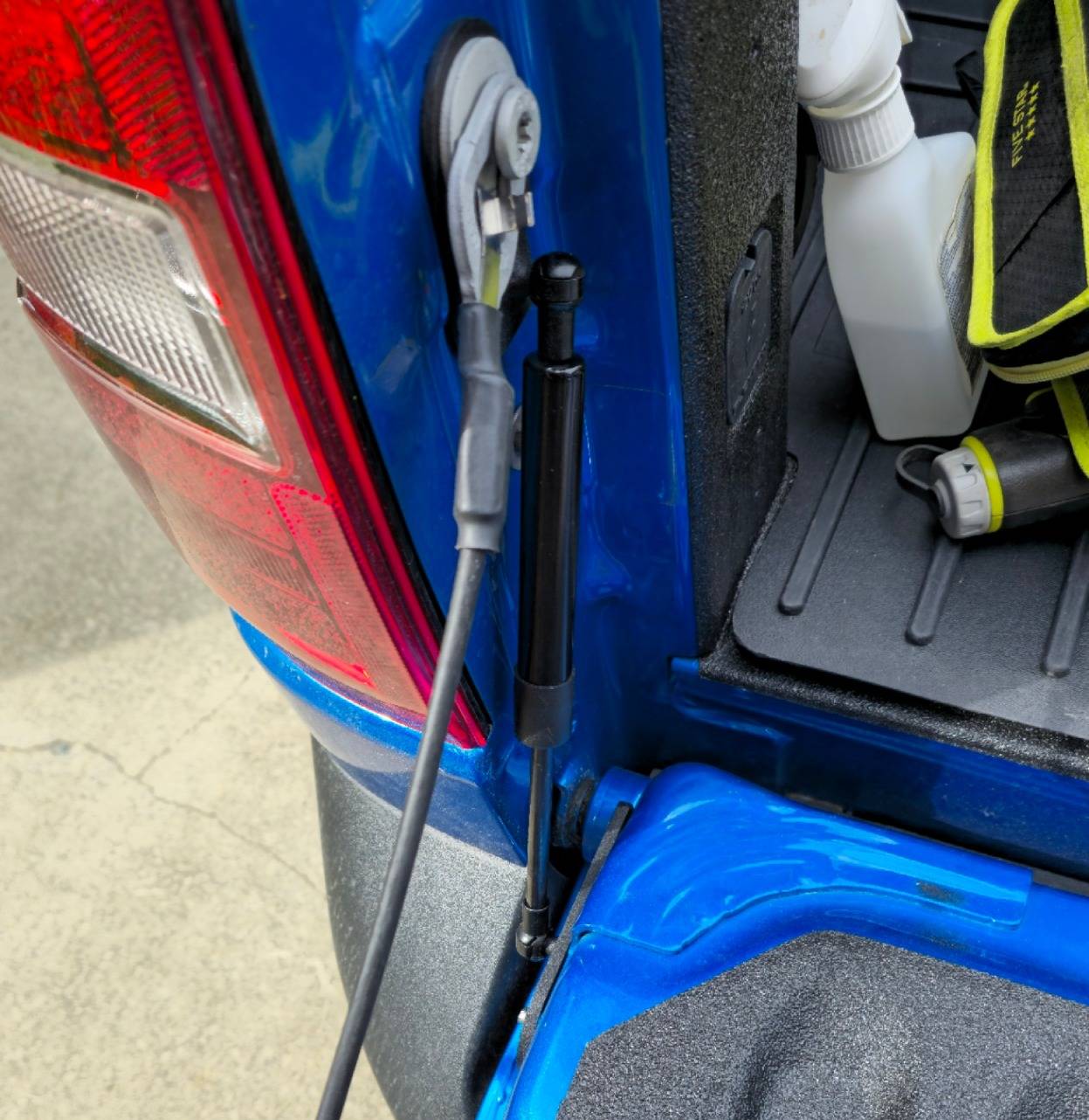 Maxzina Tailgate Assist b 20250705_163556[1].JPG