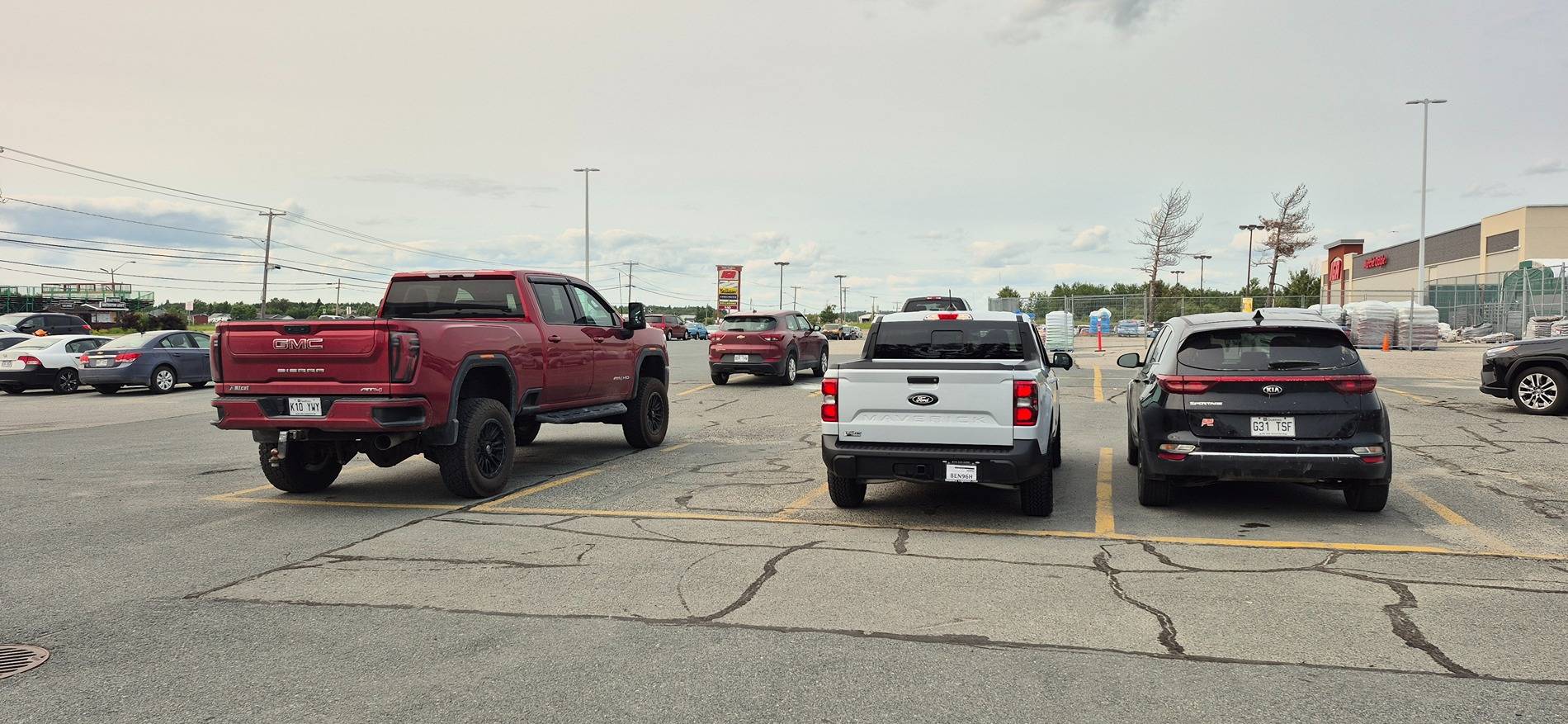 Ford Maverick Post your Maverick next to ridiculously large trucks - photos thread 20250711_163251