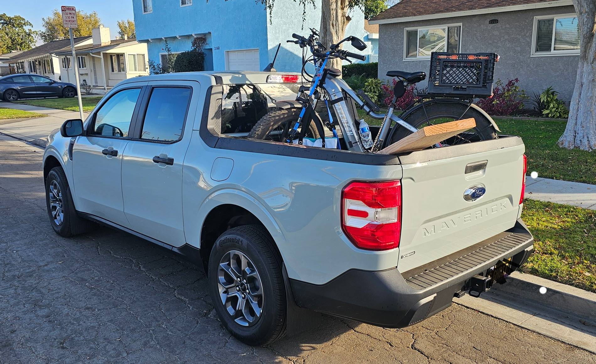 Ford Maverick EBike in bed with tailgate closed 24 XLT Mav-A2 1