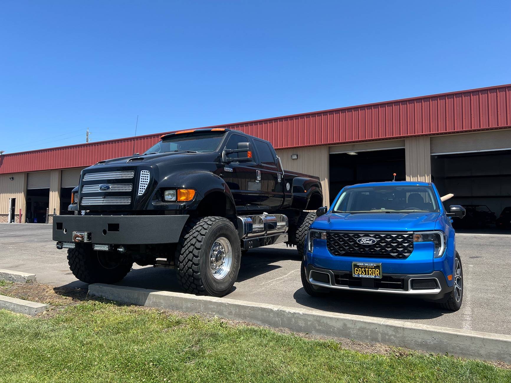 Ford Maverick Post your Maverick next to ridiculously large trucks - photos thread IMG_3284