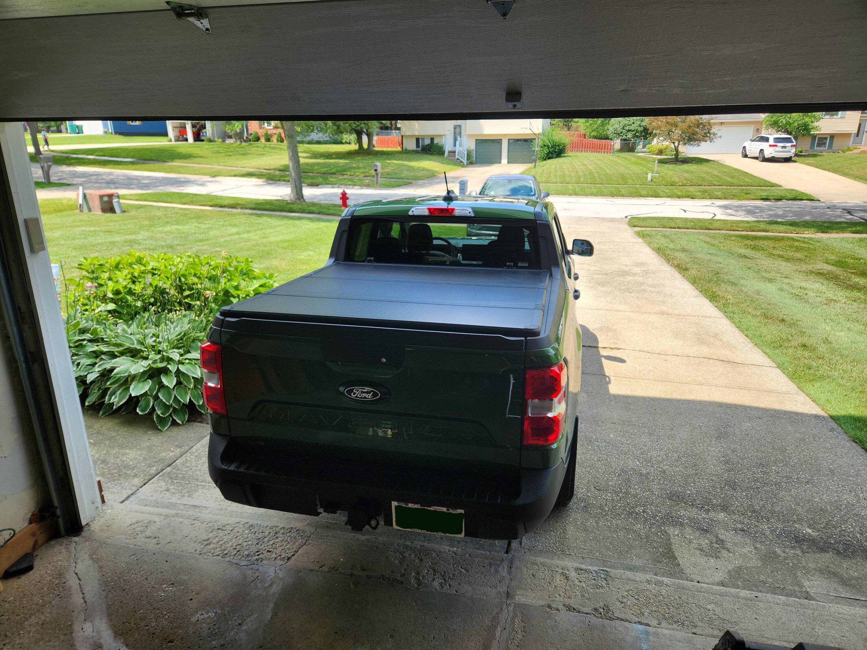 Ford Maverick 2025 XLT EcoBoost in Eruption Green TONNEAU COVER