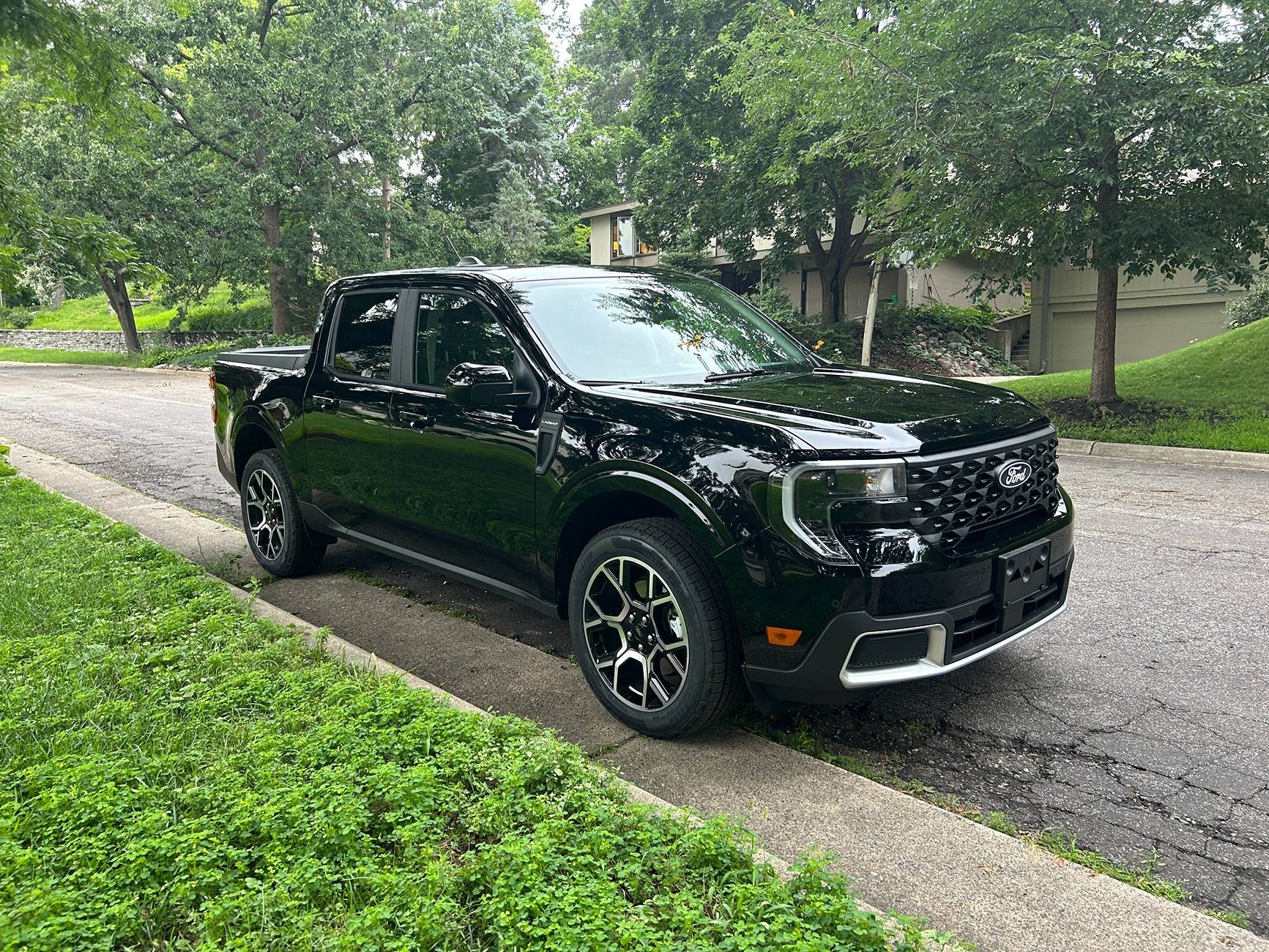 Ford Maverick 2025 Lariat Hybrid AWD in Shadow Black 2025-07-21-18.11.10.721