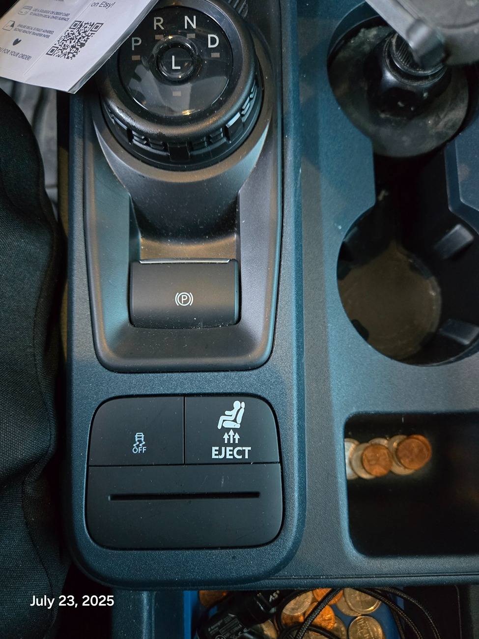 Ford Maverick No card slit in console. 20250723_190735
