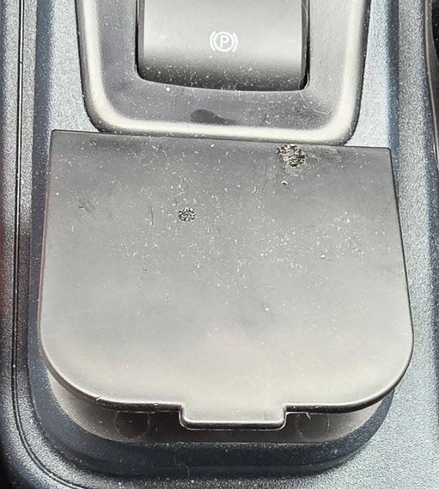 Ford Maverick No card slit in console. maverick-slit-1-20250623_150328-1-1-