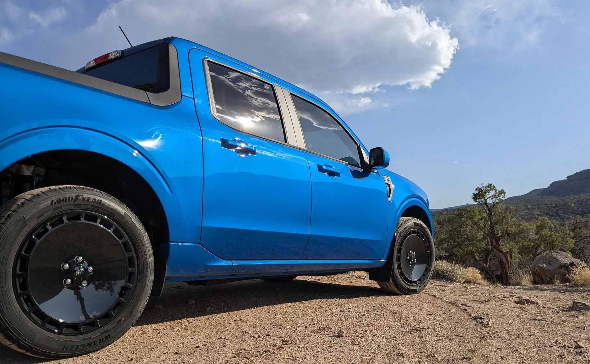 Ford Maverick The Lobo has landed PXL_20250629_002252308-Cro