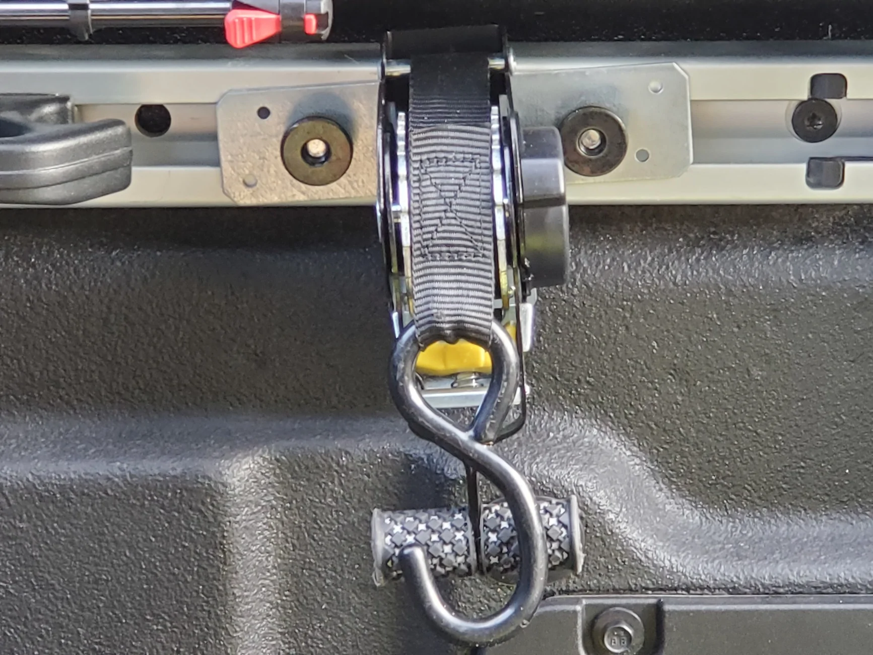 Ford Maverick Retractable Ratchet Strap for Bed Rails 20250803_194517