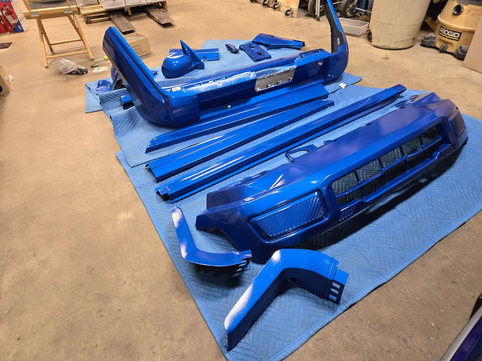 Ford Maverick 2025 Maverick Velocity Blue XL AWD Build Maverick blue paint work