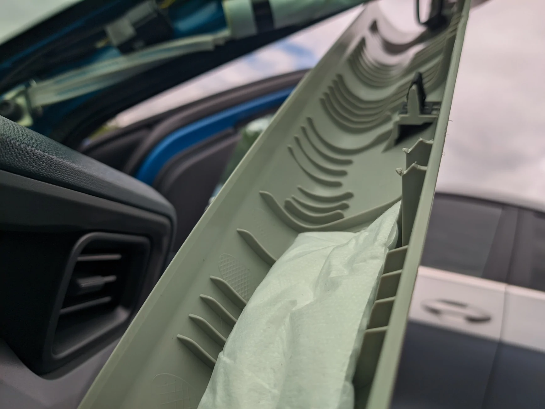 Ford Maverick Cannot get A-Pillar trim to fit back correctly 1000026577