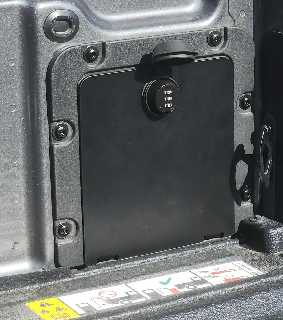 Ford Maverick Old Cubby Cover-To keep or not to keep? 20240716_174448
