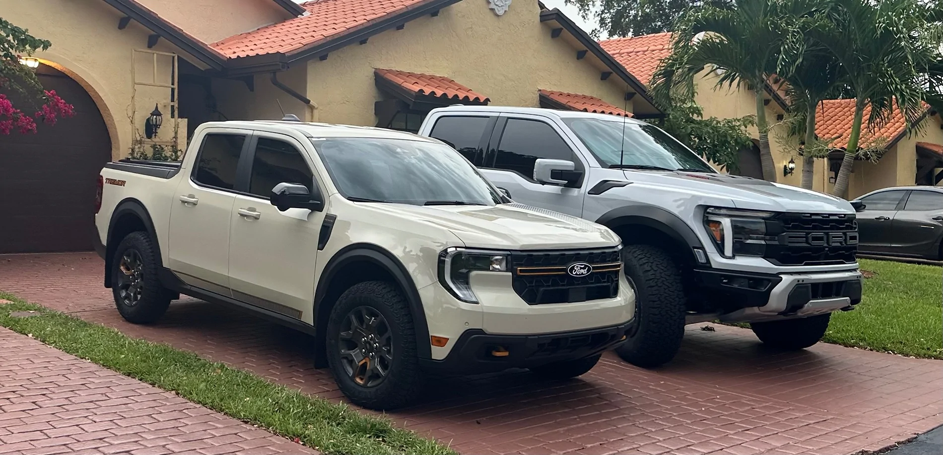 Ford Maverick Space White Metallic vs Desert Sand IMG_1647