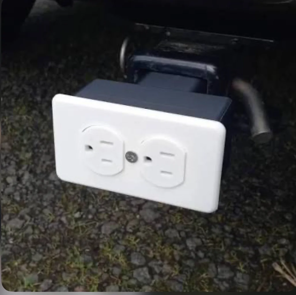 Ford Maverick electrical outlets in the flat bed 1754891462593-8