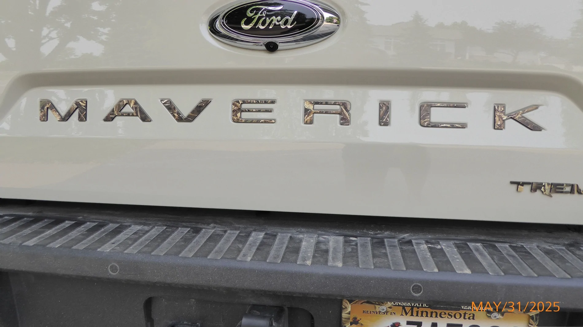 Ford Maverick Space White Metallic vs Desert Sand P1010198