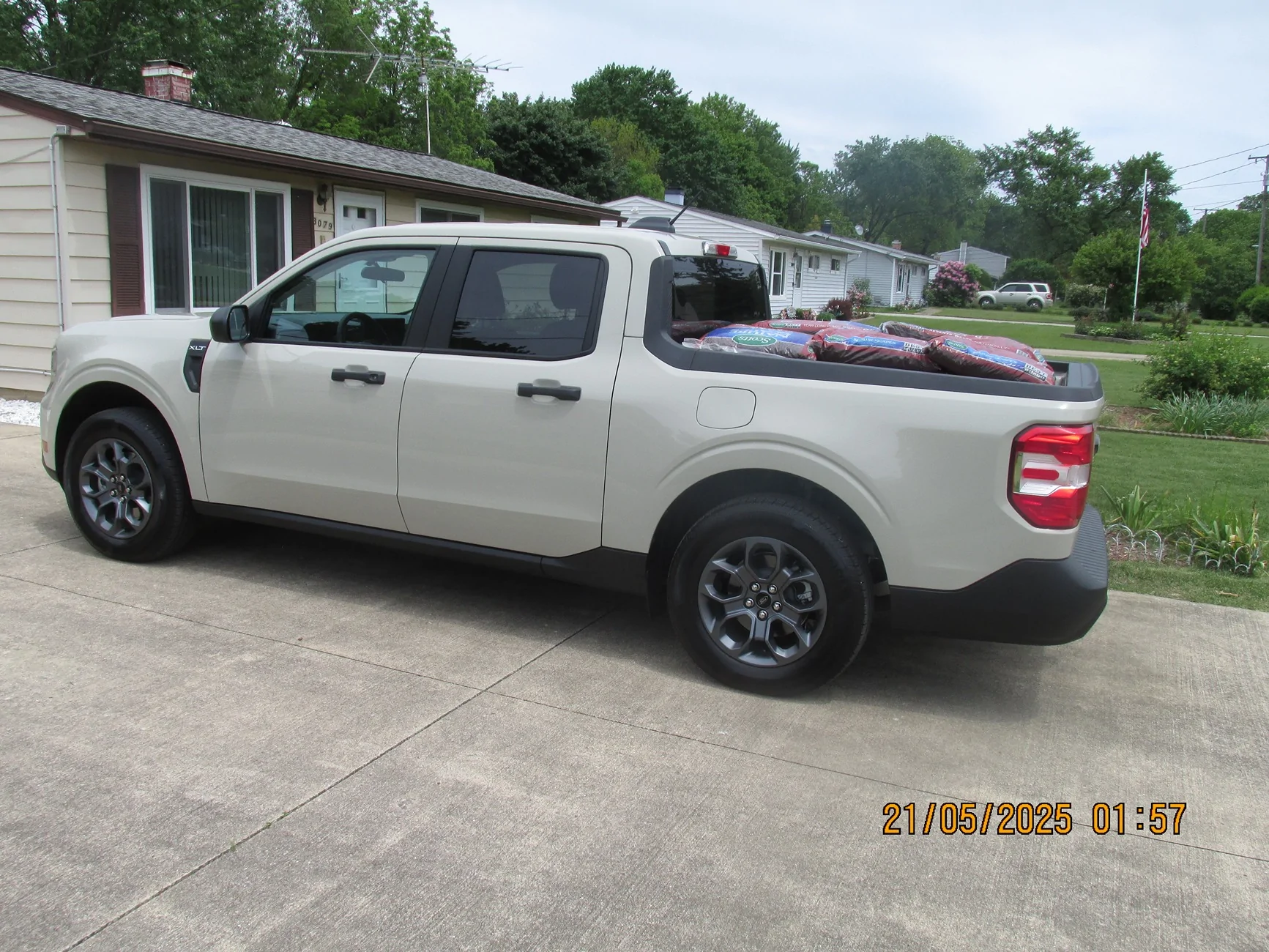Ford Maverick Maverick LXT hybrid lumber haul IMG_0716