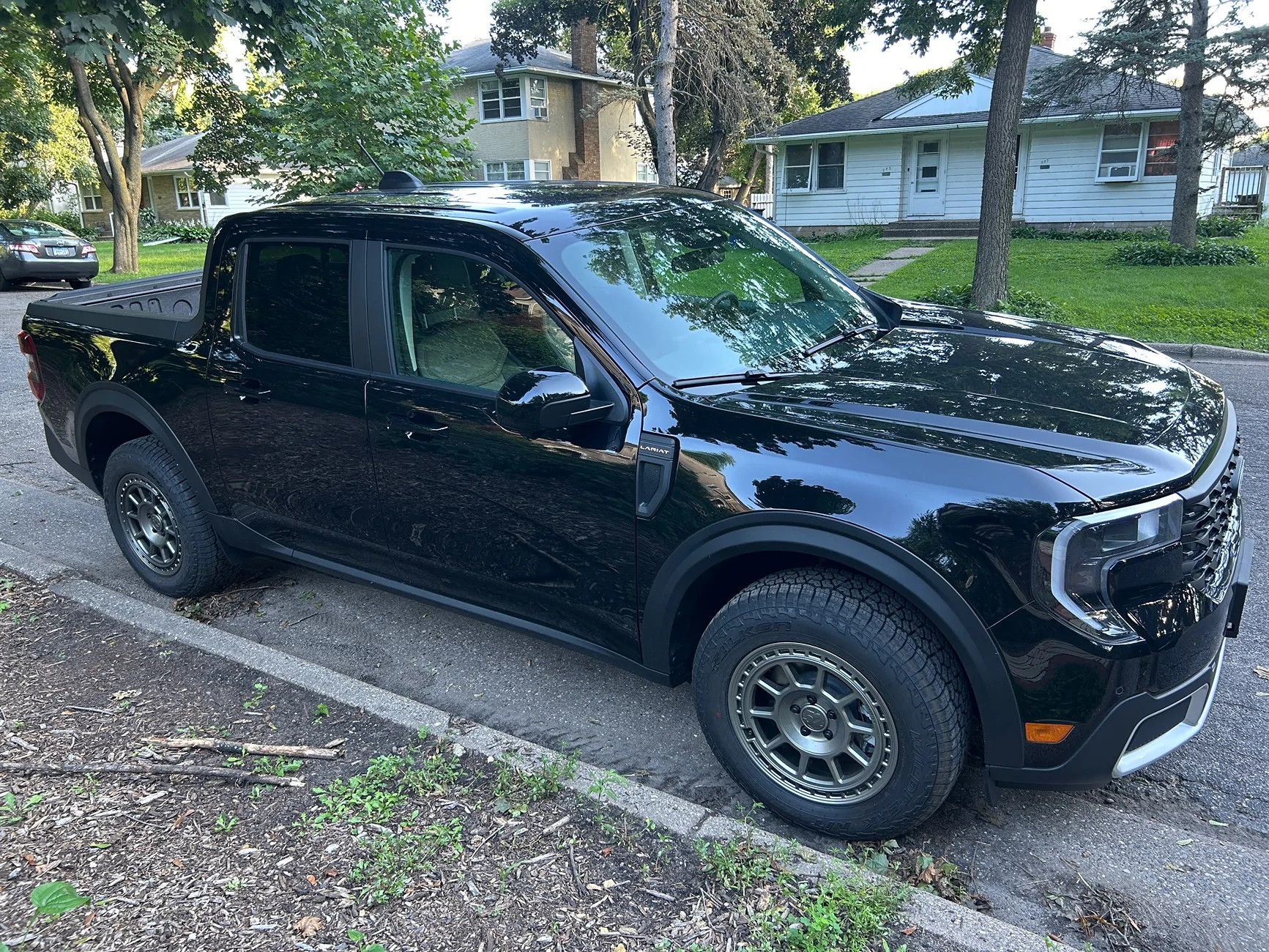 Ford Maverick 2025 Lariat Hybrid AWD in Shadow Black IMG_7582