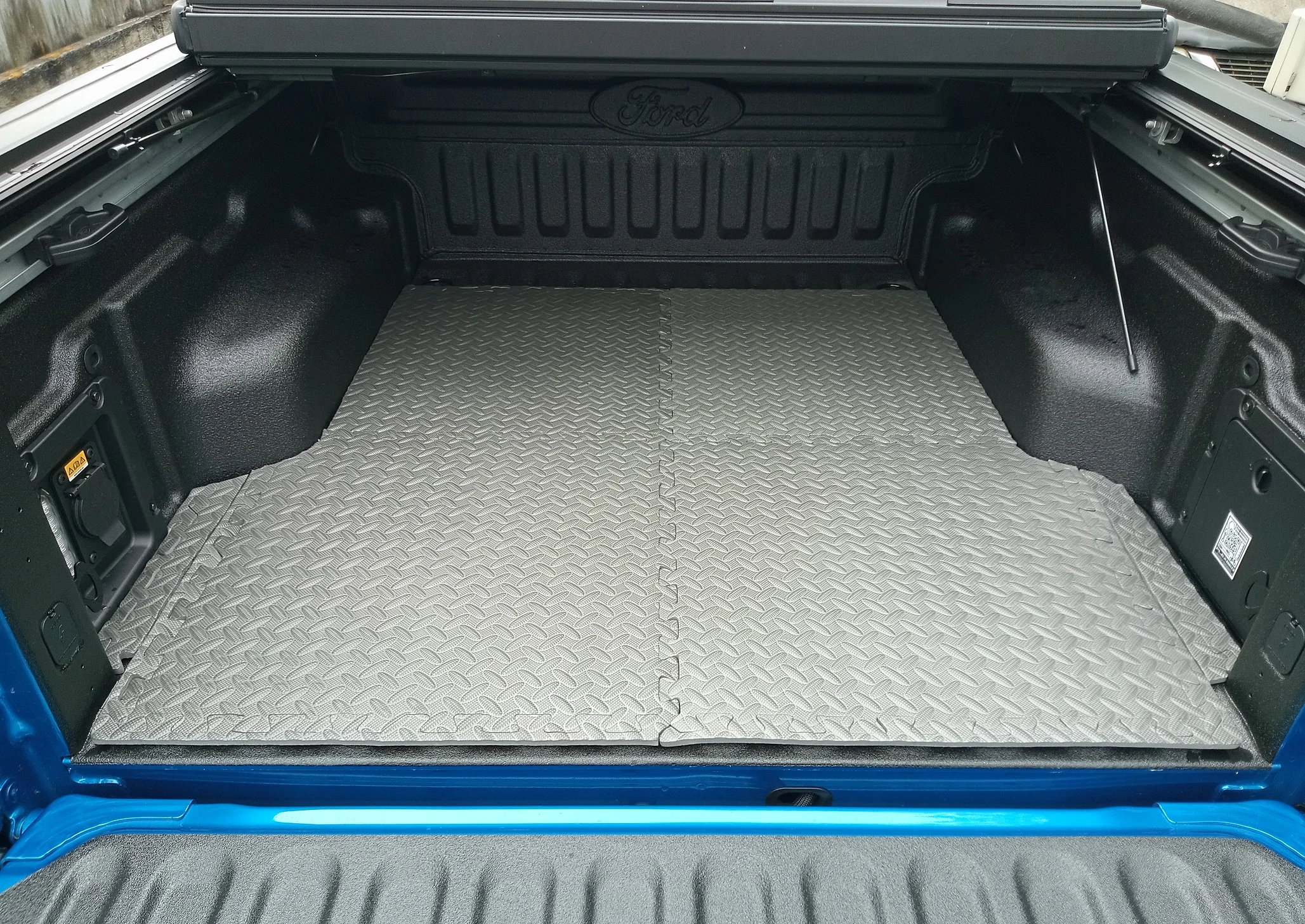 Ford Maverick 20 dollar bed bedecking, marvel at the opulence! gtbedrugmat