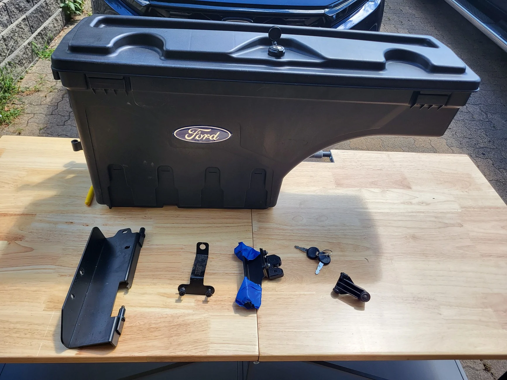 Ford Maverick Various items: Folding bed cover, elevate t-slot rails, Rhino rack bars 20250824_143757