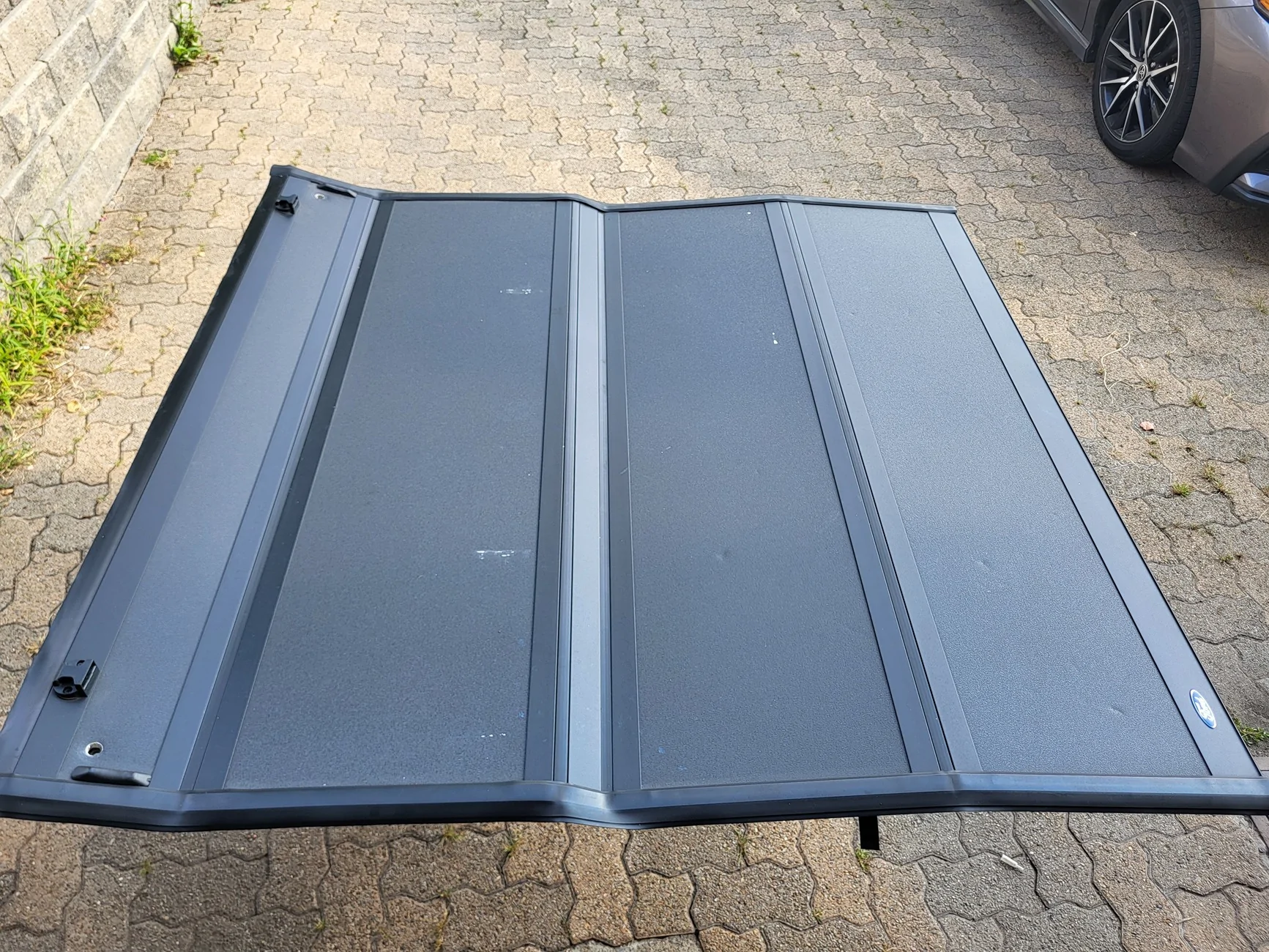 Ford Maverick Various items: Folding bed cover, elevate t-slot rails, Rhino rack bars 20250805_180420