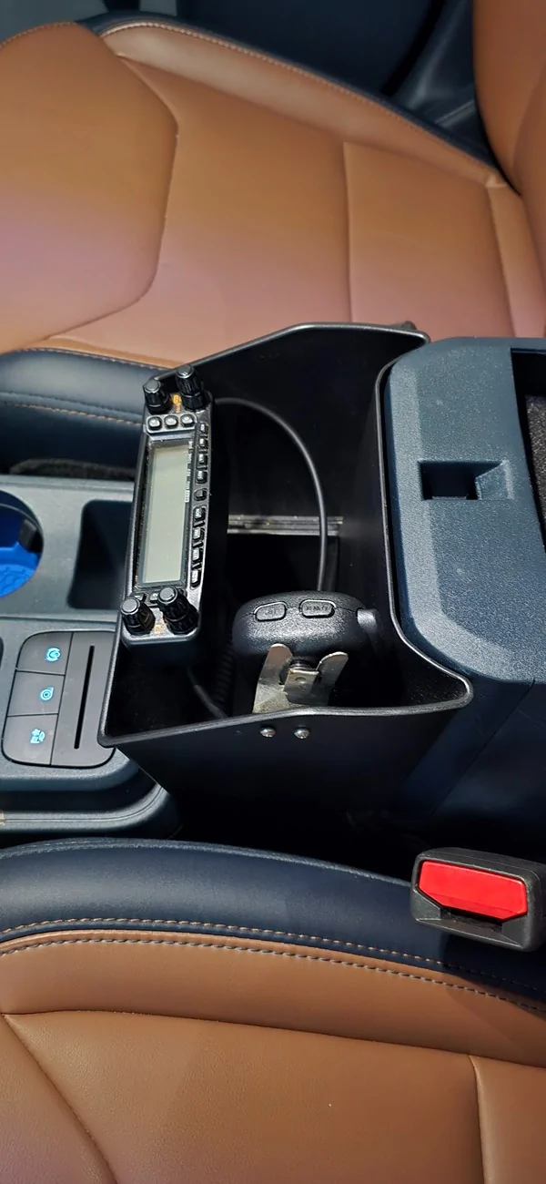 Ford Maverick Mounting a Yaesu FTM-500DR ham radio? 20250828_111738