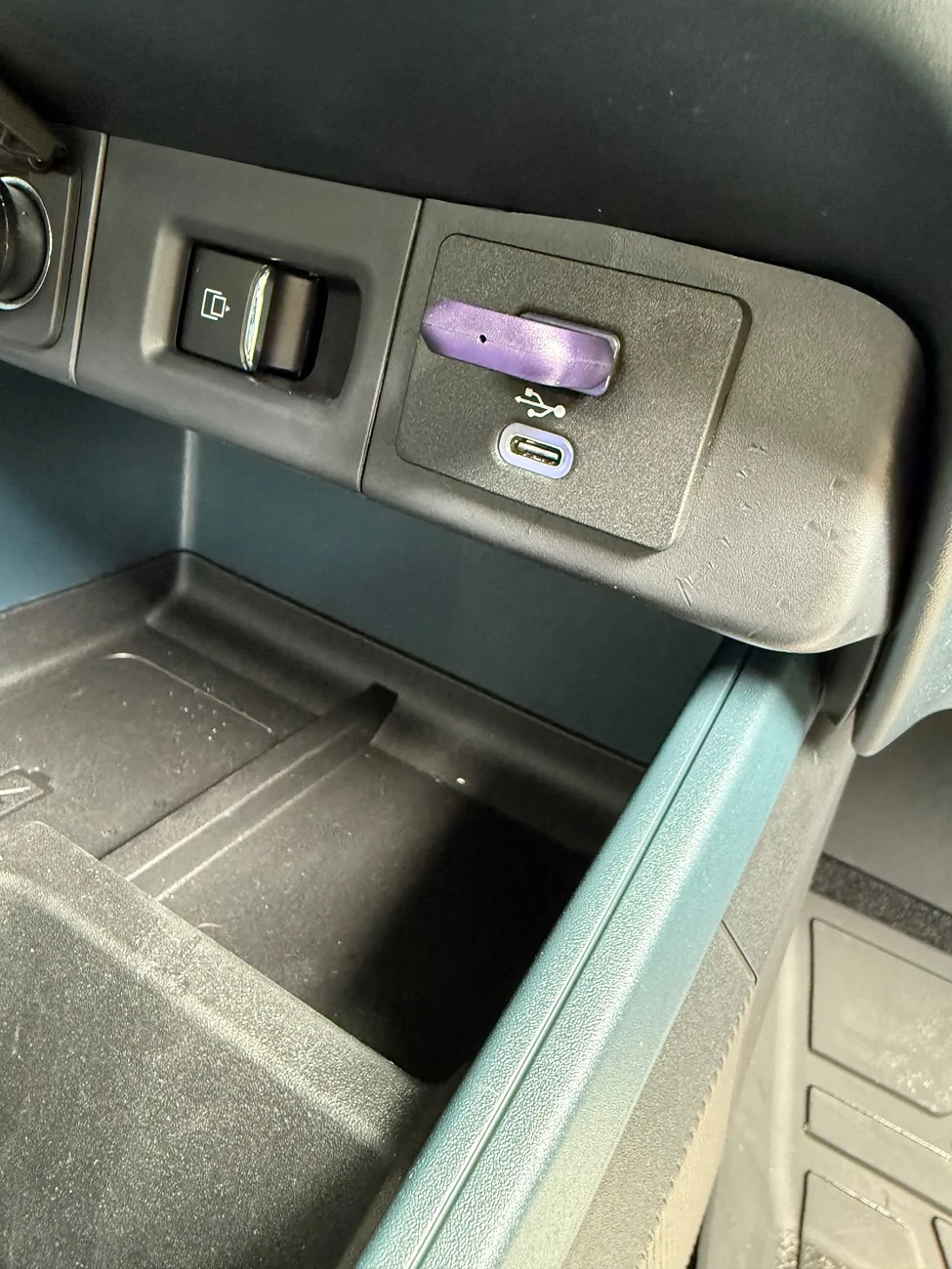 Ford Maverick You can Flip the USB ports IMG_5429