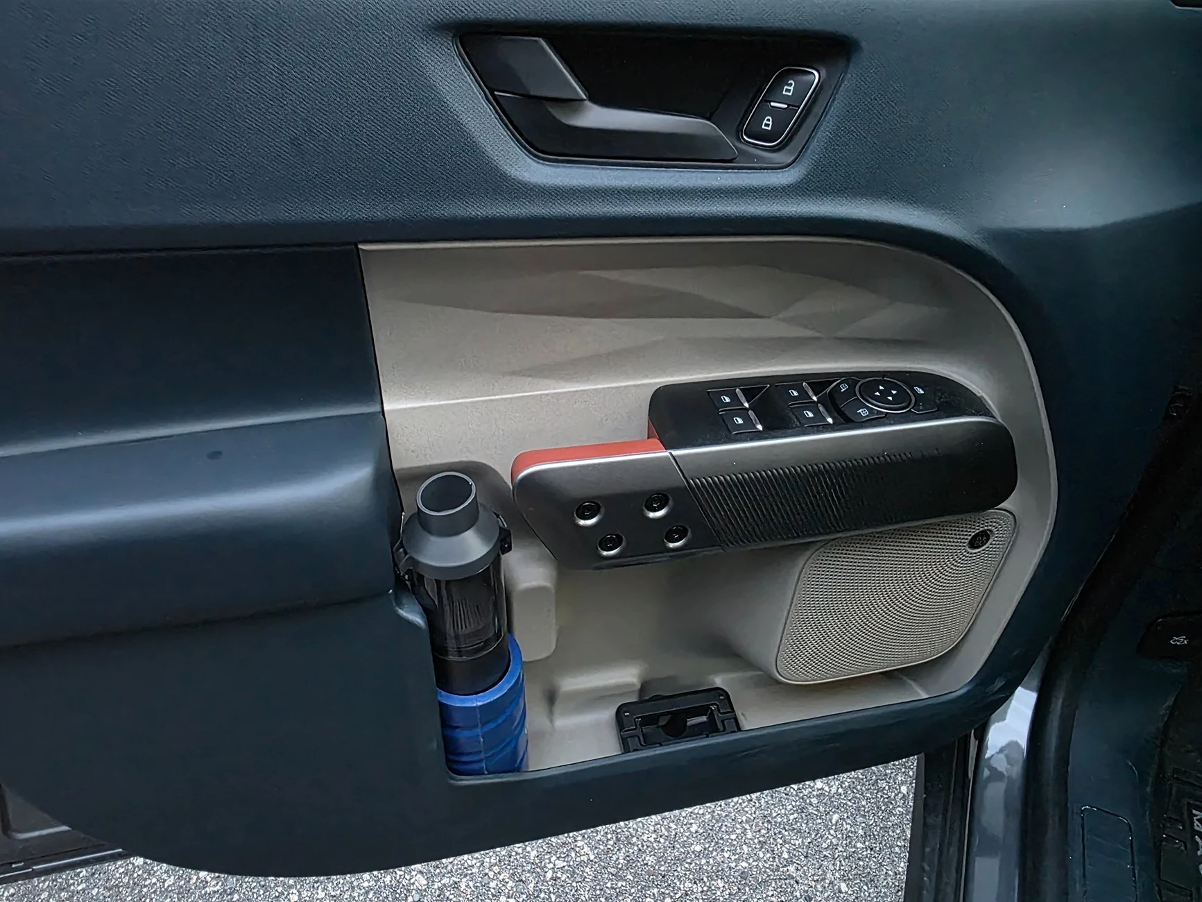 Ford Maverick Door storage/ portable car Vacuum 20250830_192040