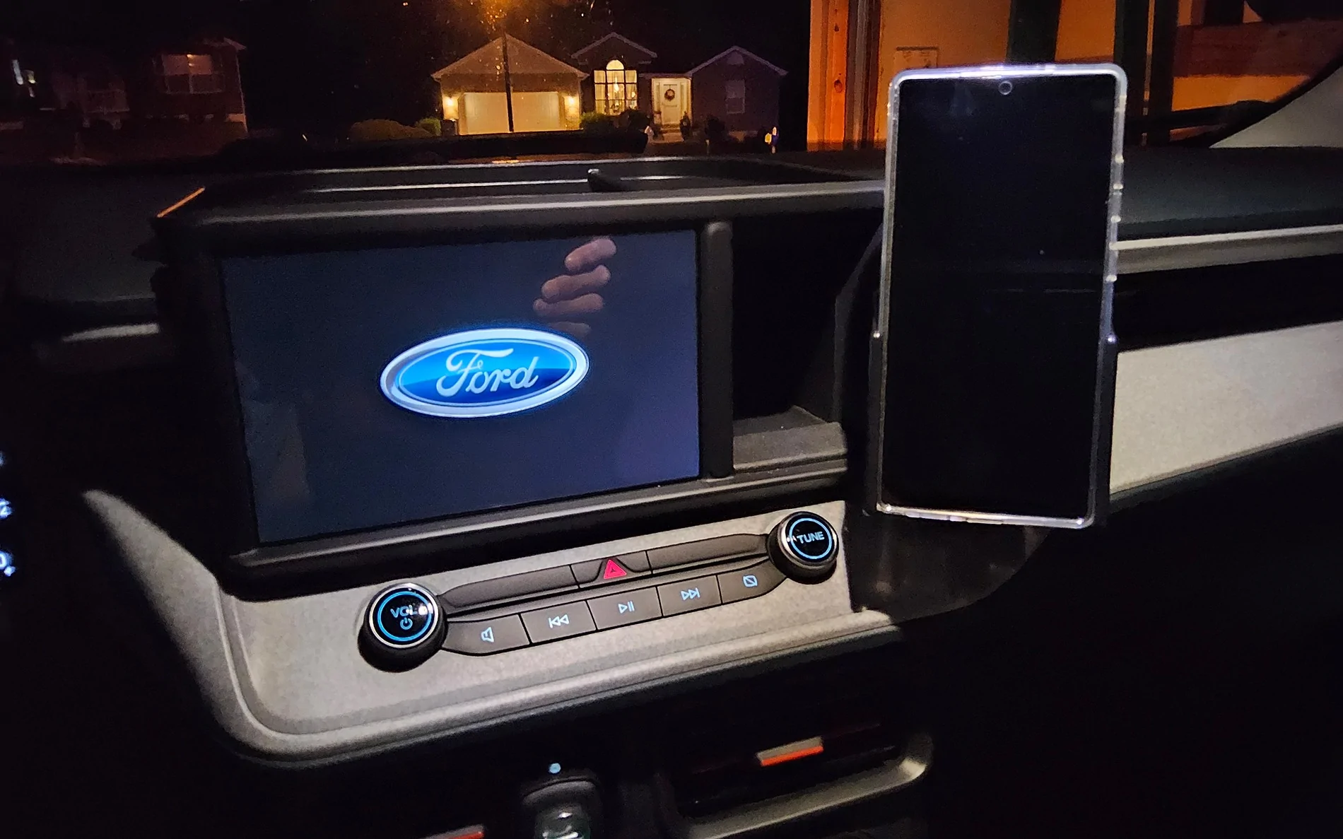 Ford Maverick New phone mount. I love it! 20250903_195753