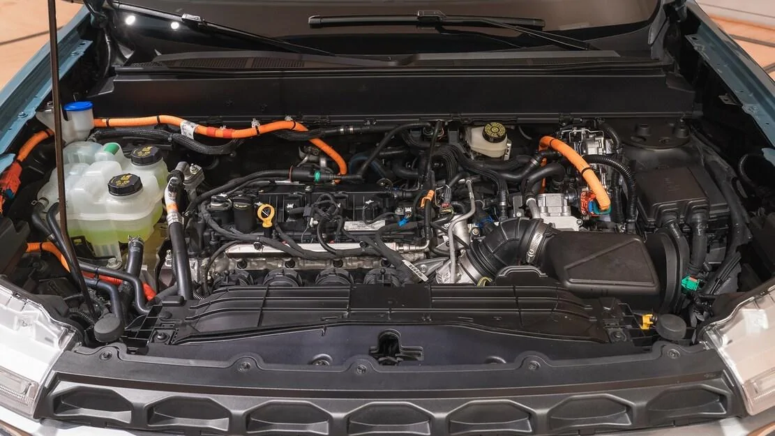 Ford Maverick Is the Ford Maverick for DIY garage repairmen? Ford-Maverick-Hybrid-Engine-Bay
