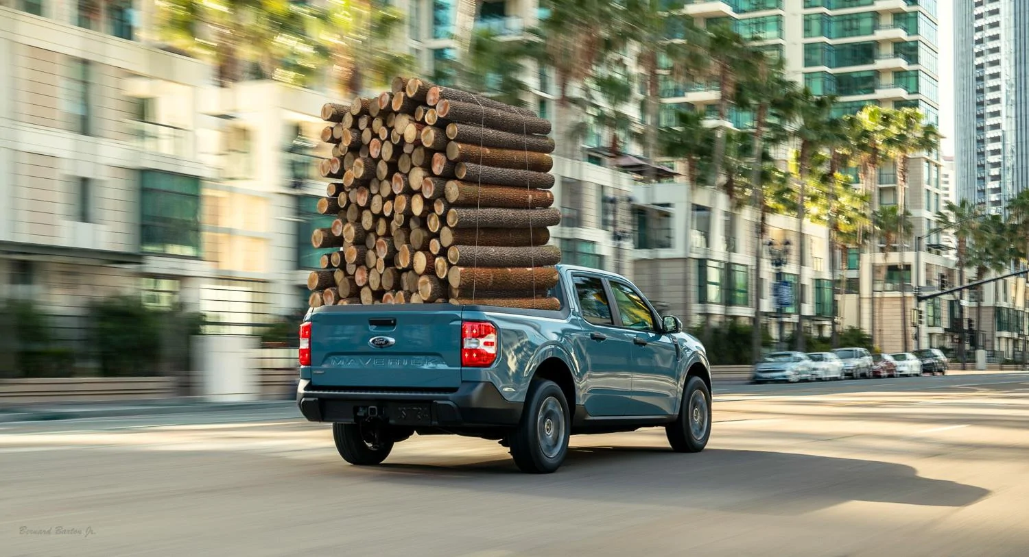 Ford Maverick Let's see an F-250 do this! Ford Maverick Hauling Logs