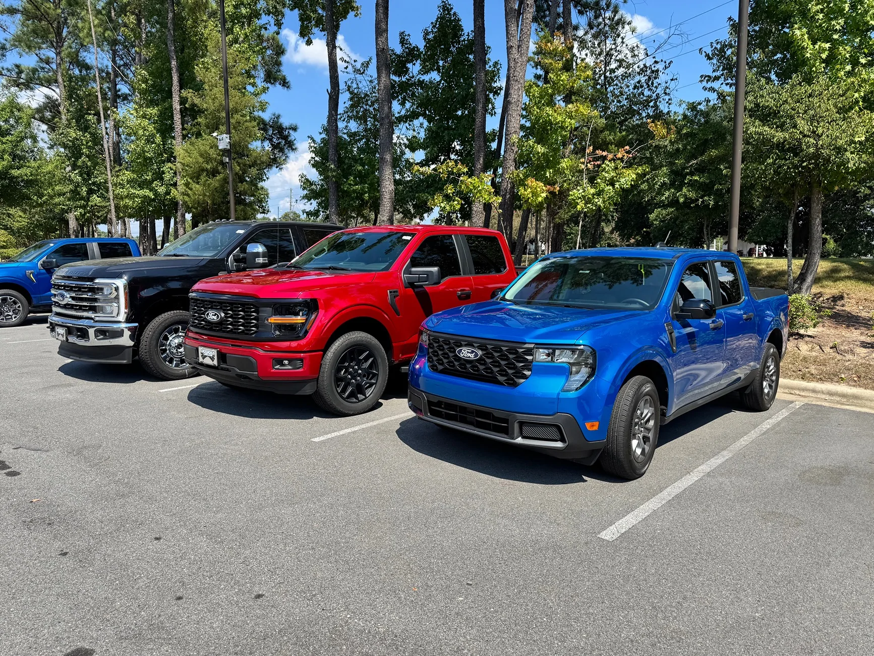 Ford Maverick Post your Maverick next to ridiculously large trucks - photos thread IMG_1725