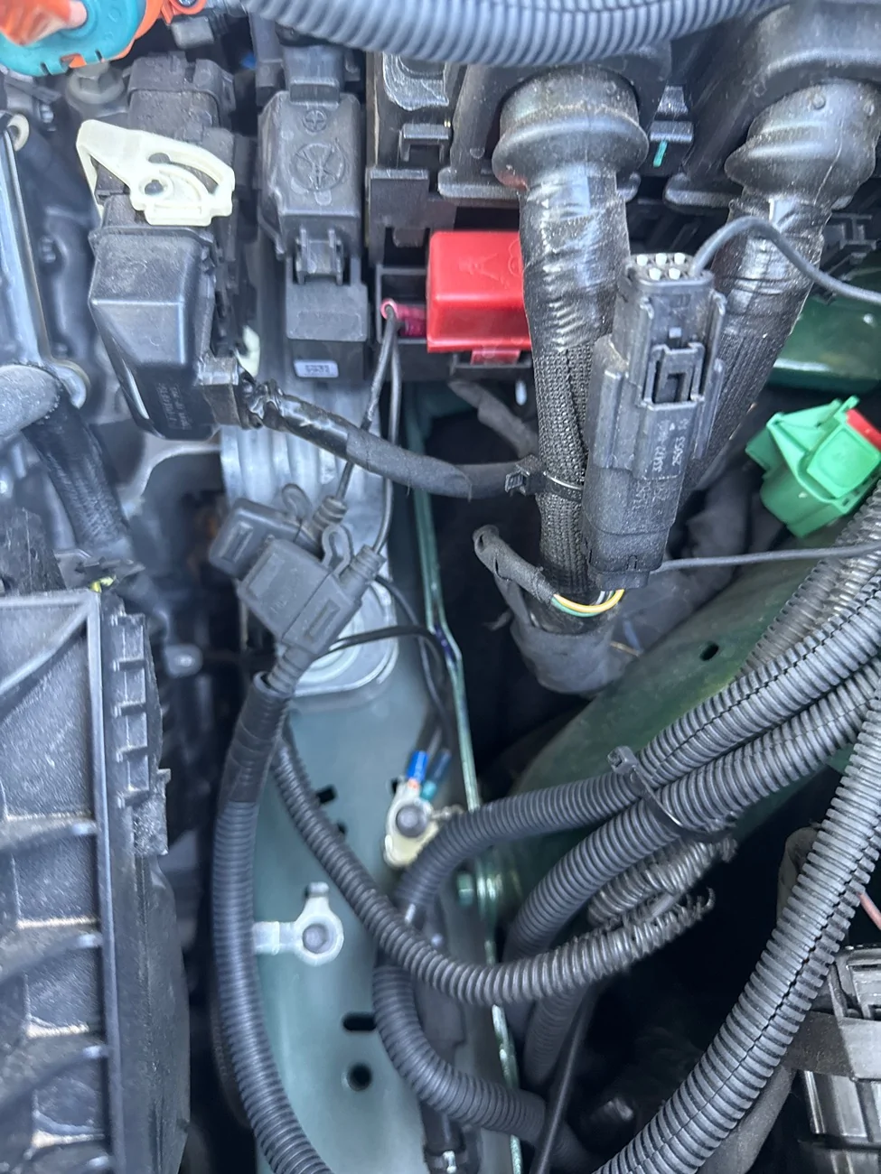 Ford Maverick Best path to 12v battery for flat towing imag