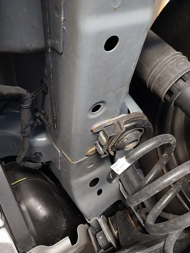 Ford Maverick My Totally Boring Two Year Report. Right-Rear Suspension
