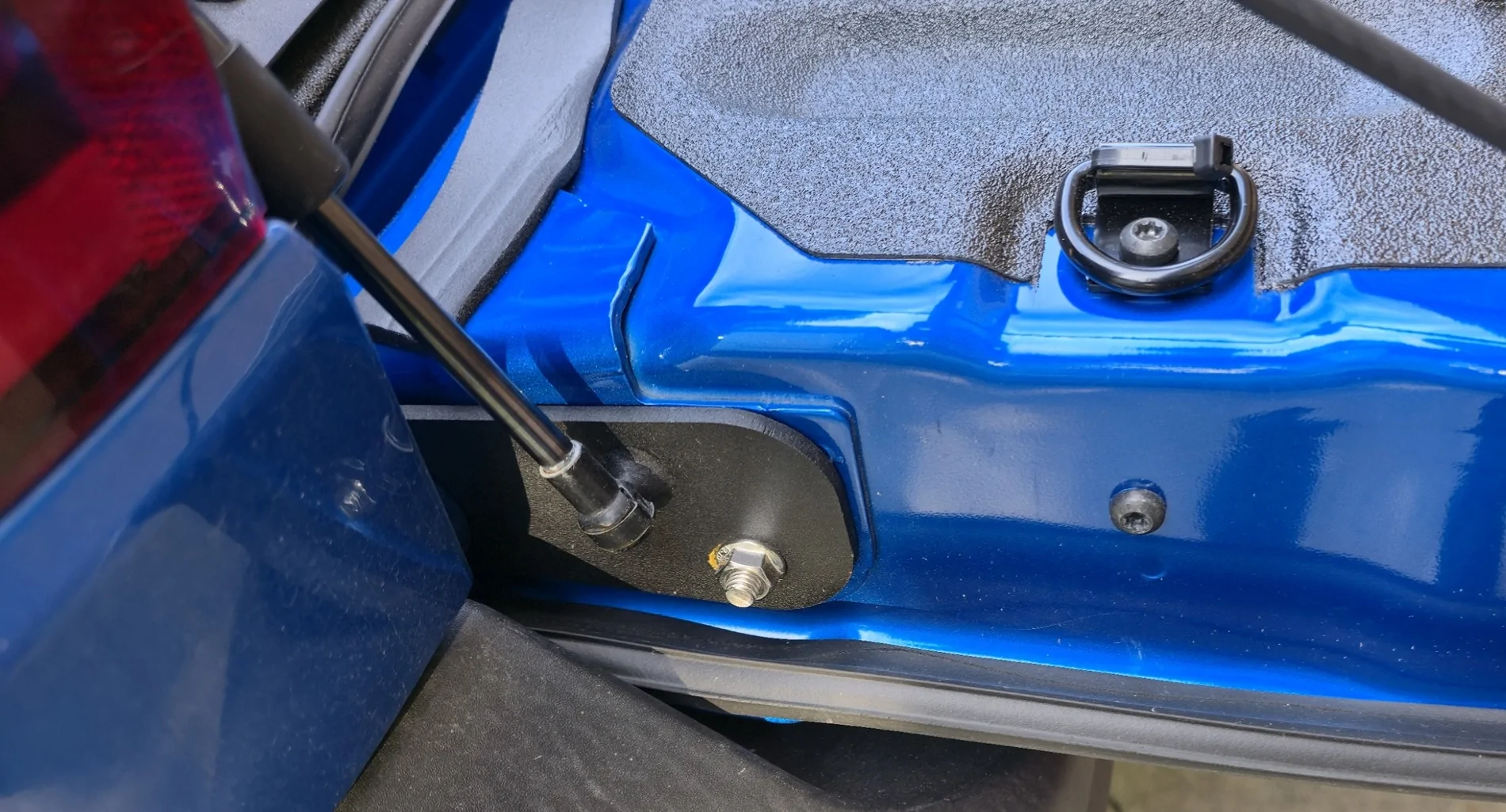 Ford Maverick My baby is two weeks old Tailgate tie-down 20250811_192737[1]